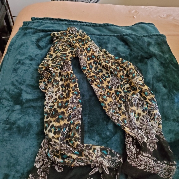 Scarves - Picture 2 of 8